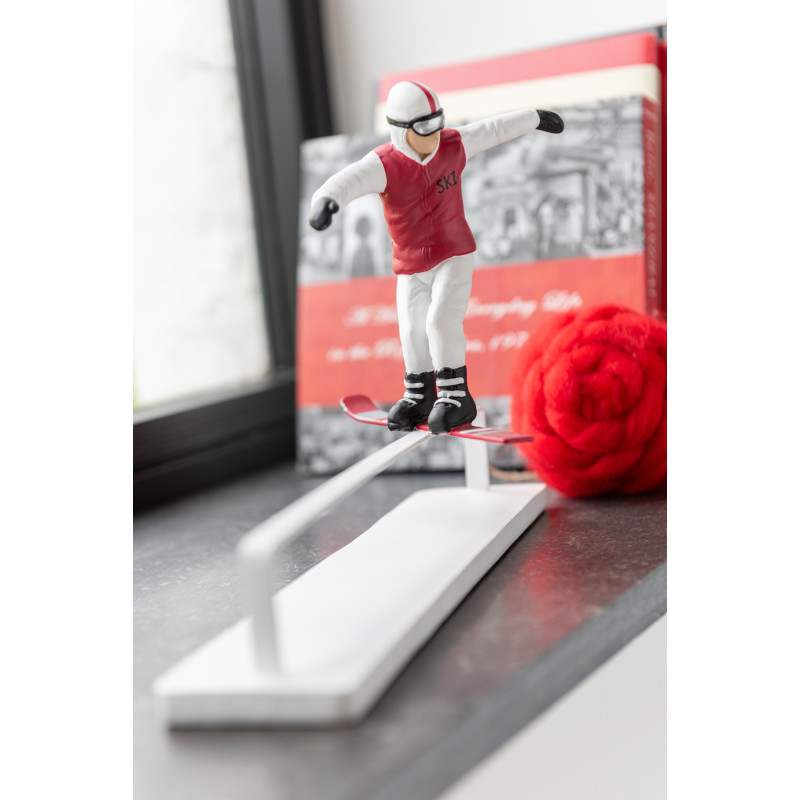 Grande Statuette déco Snoaborder boardslide 31 cm en Résine Blanc Rouge Zorynn - 2
