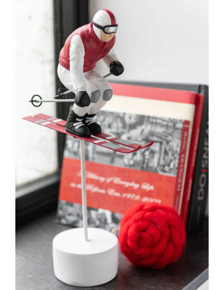 Statuettes déco sur pied Course à ski Hauteur 36 cm en Résine Blanc Rouge Drelyth (Lot de 2) - 2