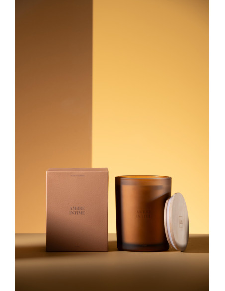 Bougie parfumée XL Senteur Boisée Ambre intime 52 heures Accords Essentiels - 3
