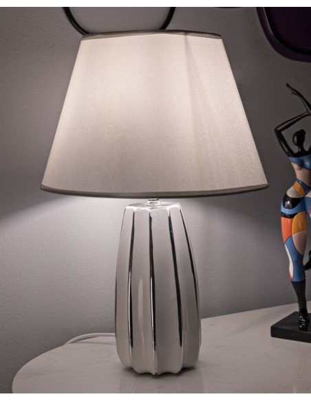 Lampe à poser moderne chic Hauteur 45 cm en Céramique Argenté Tissu Blanc Emmi 