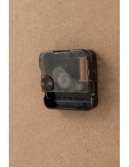 Grande Horloge murale moderne Ronde 60 cm en Bois MDF Noir Rotin Naturel Tressé Timpora - 5