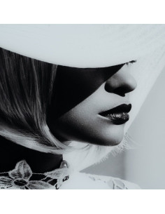 Grand Tableau mural impression sur verre Femme avec chapeau 120x80 en Verre trempé Noir Blanc Elvia - 3