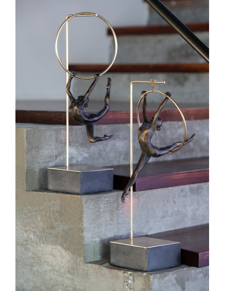Statue déco moderne Gymnaste dans Cerceau Hauteur 48 cm en Résine Noir Doré Olympa - 2