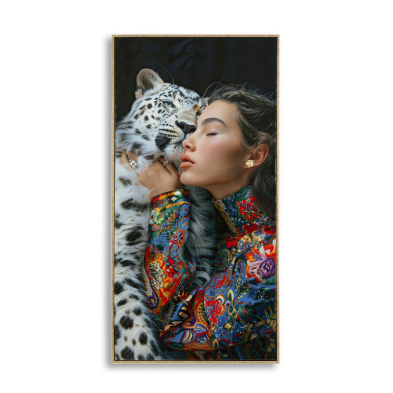 Grande Toile murale peinte Femme Léopard des neiges 52x102 avec cadre doré Moira 
