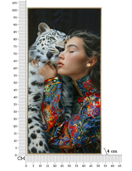 Grande Toile murale peinte Femme Léopard des neiges 52x102 avec cadre doré Moira 