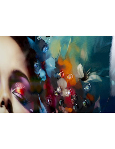 Toile murale peinte sombre Femme Papillons 62x92 avec cadre doré Marty 