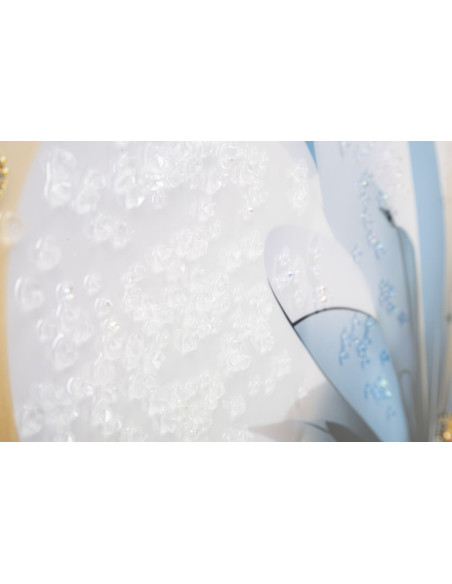 Grande toile murale peinte Femme chapeau bleu 62x92 avec cadre doré Dori 