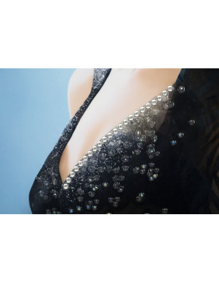 Grande toile murale peinte Femme chapeau bleu 62x92 avec cadre doré Dori 