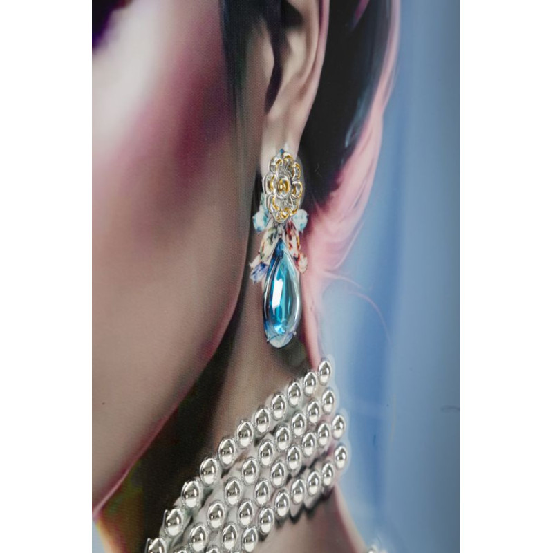 Grande toile murale peinte Femme dos dentelle éclat bleu 72x102 avec cadre argenté Isabel 