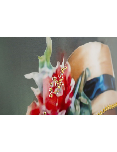 Grande toile murale peinte Femme élégante robe grise sac rouge 52x152 avec cadre noir Elegant 