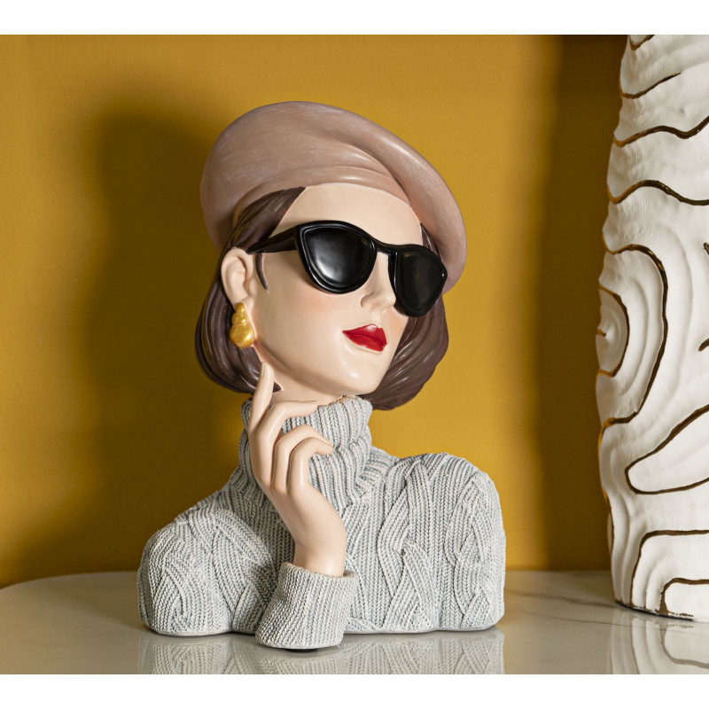 Statuette déco Femme avec pull & béret Hauteur 26 cm Résine Gris Beige Paris 