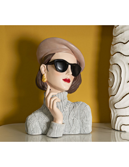Statuette déco Femme avec pull & béret Hauteur 26 cm Résine Gris Beige Paris 