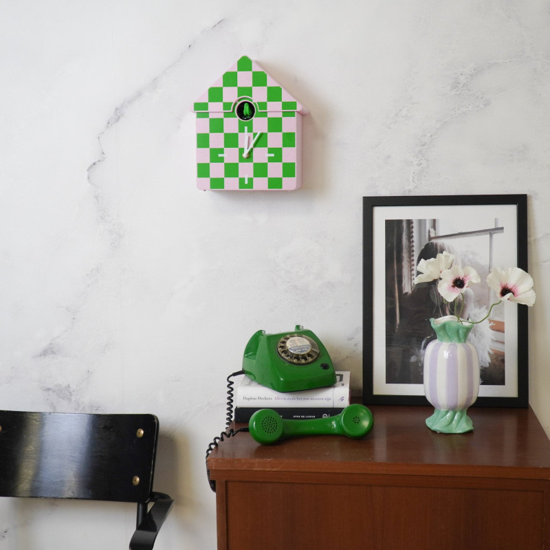 Horloge murale moderne Coucou Nichoir Hauteur 27 cm Plastique Rose Vert Motif carreaux Cucko 