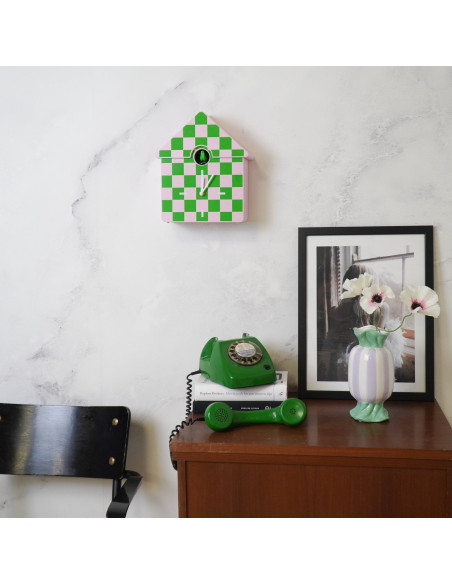 Horloge murale moderne Coucou Nichoir Hauteur 27 cm Plastique Rose Vert Motif carreaux Cucko 