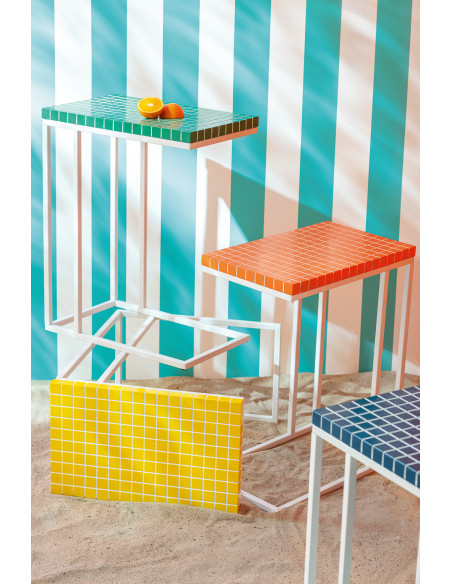 Bout de canapé design bord de mer Rectangulaire 47 cm Métal Bois MDF Orange Blanc Motif carreaux 