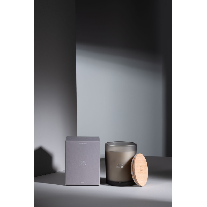 Bougie parfumée longue durée Mélange boisé Cuir Désir 52 H Verre Beige Cire Accord Essentiels 