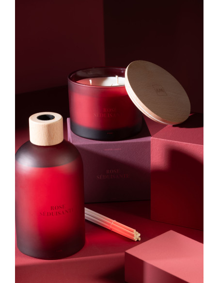 Bougie parfumée Mélange floral Rose séduisante 28 H Verre Rouge Cire Accord Essentiels 