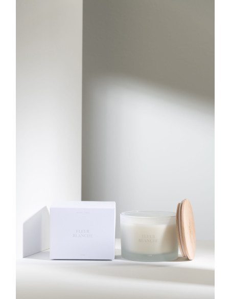 Bougie Parfumée 3 mèches Mélange floral Fleur Blanche 25 H Verre Blanc Cire Accords Essentiels 