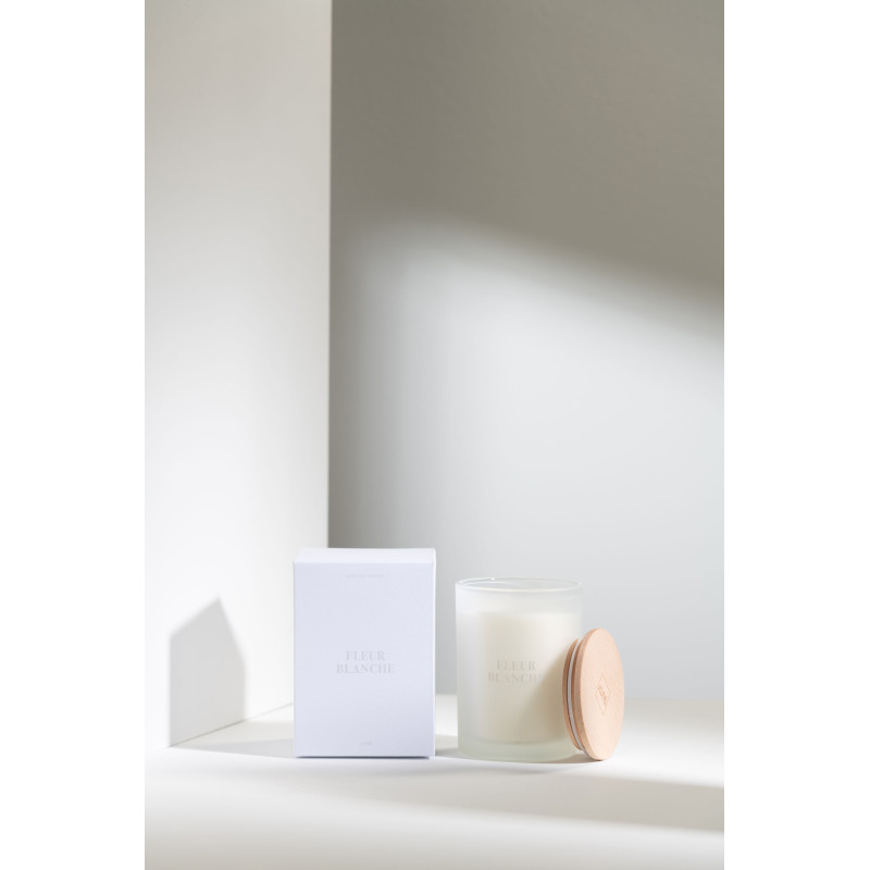 Bougie parfumée Mélange floral Fleur Blanche 38 H Verre Blanc Cire Accords Essentiels 