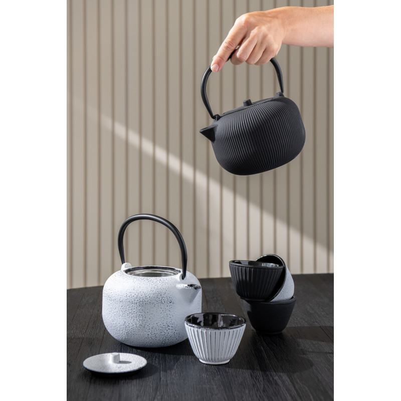 Lot de 4 Tasses à thé Japandi chic 110 ml Fonte Noir Émaillé Kumori 