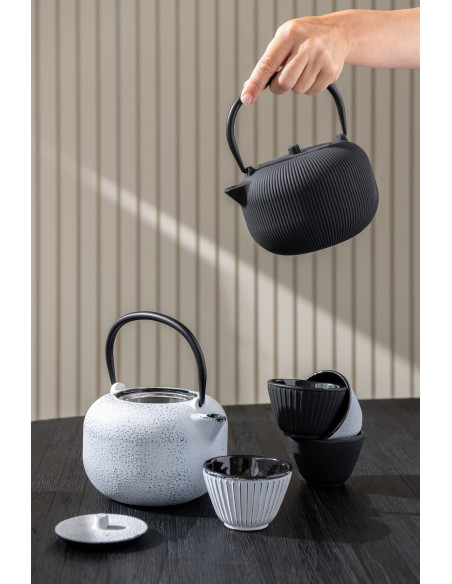 Lot de 4 Tasses à thé Japandi chic 110 ml Fonte Noir Émaillé Kumori 