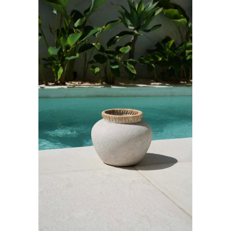 Vase Rond Hauteur 23 cm en Terre cuite Gris béton Raphia Naturel The Styly 