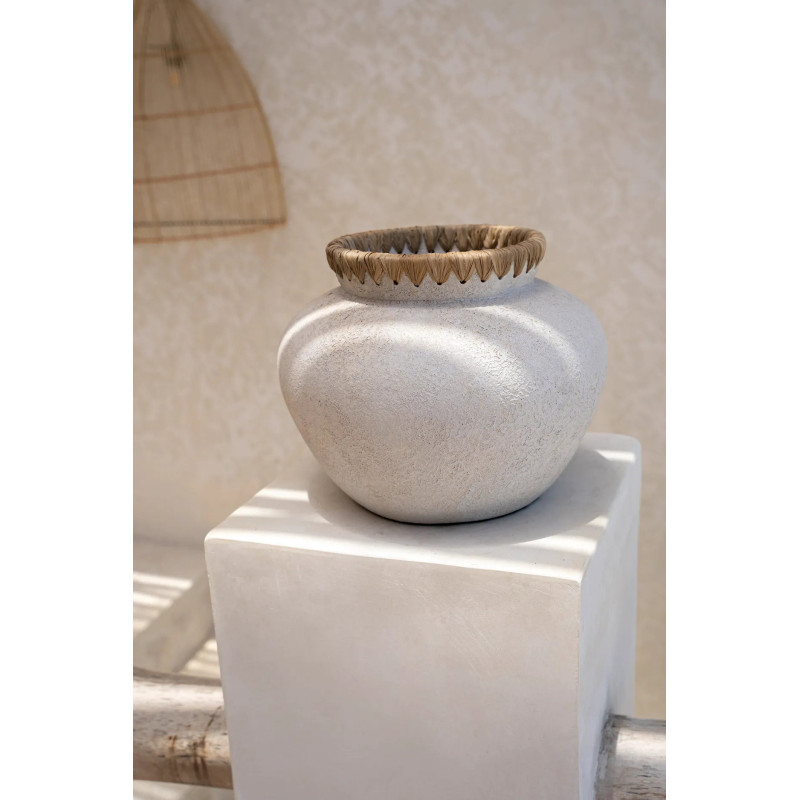 Vase Rond Hauteur 23 cm en Terre cuite Gris béton Raphia Naturel The Styly 