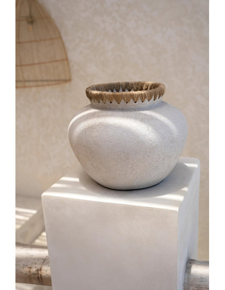 Vase Rond Hauteur 23 cm en Terre cuite Gris béton Raphia Naturel The Styly 