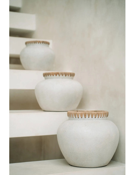 Vase Rond Hauteur 23 cm en Terre cuite Gris béton Raphia Naturel The Styly 