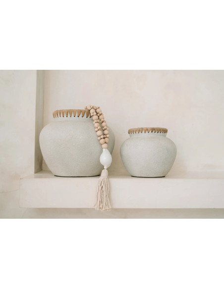 Vase Rond Hauteur 23 cm en Terre cuite Gris béton Raphia Naturel The Styly 