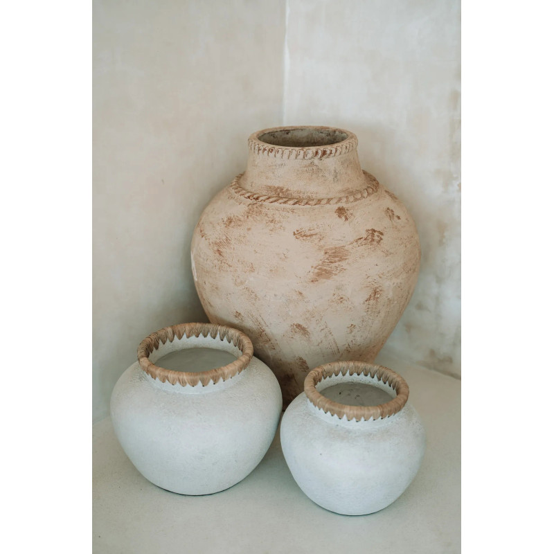 Vase Rond Hauteur 23 cm en Terre cuite Gris béton Raphia Naturel The Styly 
