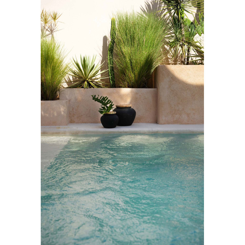 Vase Rond Hauteur 27 cm en Terre cuite Noir Raphia Naturel The Styly 