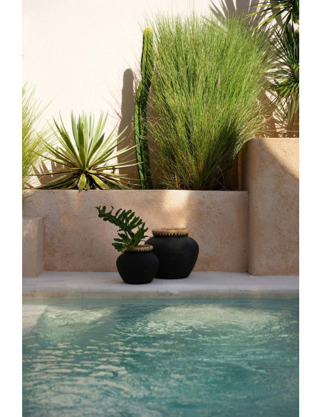 Vase Rond Hauteur 27 cm en Terre cuite Noir Raphia Naturel The Styly 