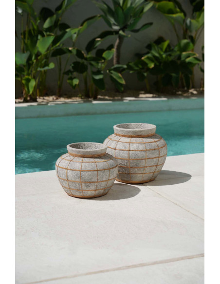 Vase Rond Hauteur 27 cm en Terre cuite Gris béton Raphia Naturel The Belly 