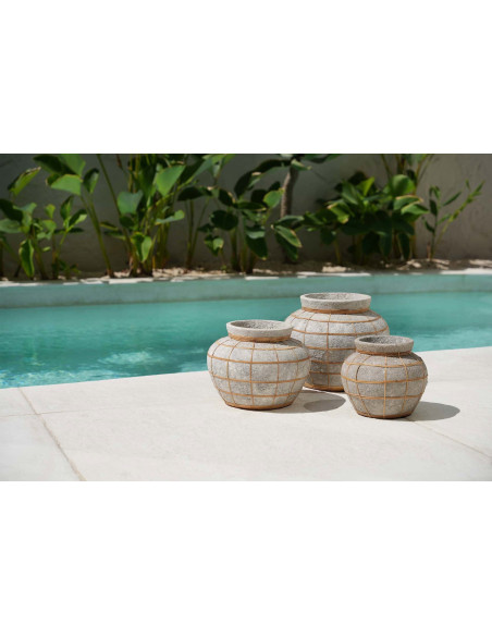 Vase Rond Hauteur 27 cm en Terre cuite Gris béton Raphia Naturel The Belly 
