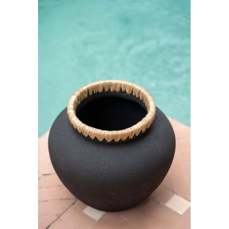 Vase Rond Hauteur 23 cm en Terre cuite Noir Raphia Naturel The Styly 