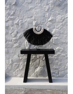 Décoration sur pied originale Collier ethnique 80 cm en Herbe Noir Coquillage Blanc The Alang 