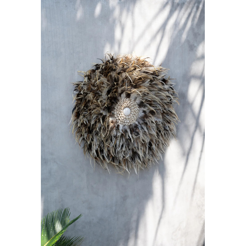 Décoration murale originale Jujuhat balinais 50 cm en Plume Gris Marron Coquillage Blanc The Coastal 