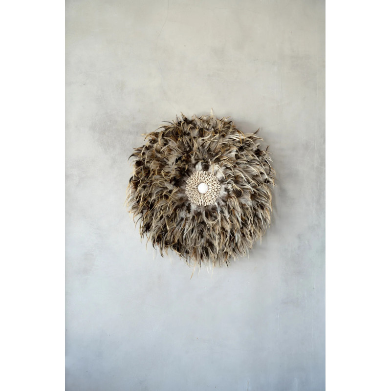 Décoration murale originale Jujuhat balinais 50 cm en Plume Gris Marron Coquillage Blanc The Coastal 