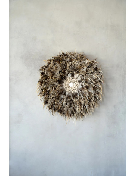 Décoration murale originale Jujuhat balinais 50 cm en Plume Gris Marron Coquillage Blanc The Coastal 