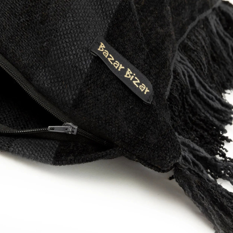 Housse de coussin Rectangulaire 50x30 en Velours Noir avec franges Motif rayé The Oh My Gee 