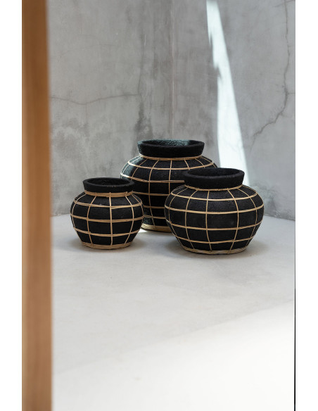 Vase Rond Hauteur 23 cm en Terre cuite Noir Raphia Naturel The Belly 