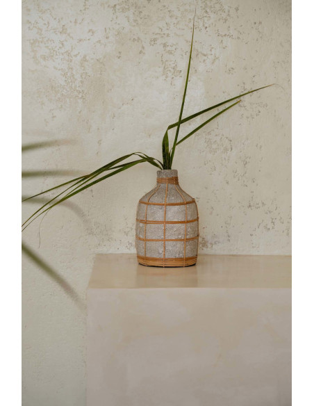 Vase Bouteille Hauteur 24 cm en Terre cuite Gris béton Raphia Naturel The Whoopy 