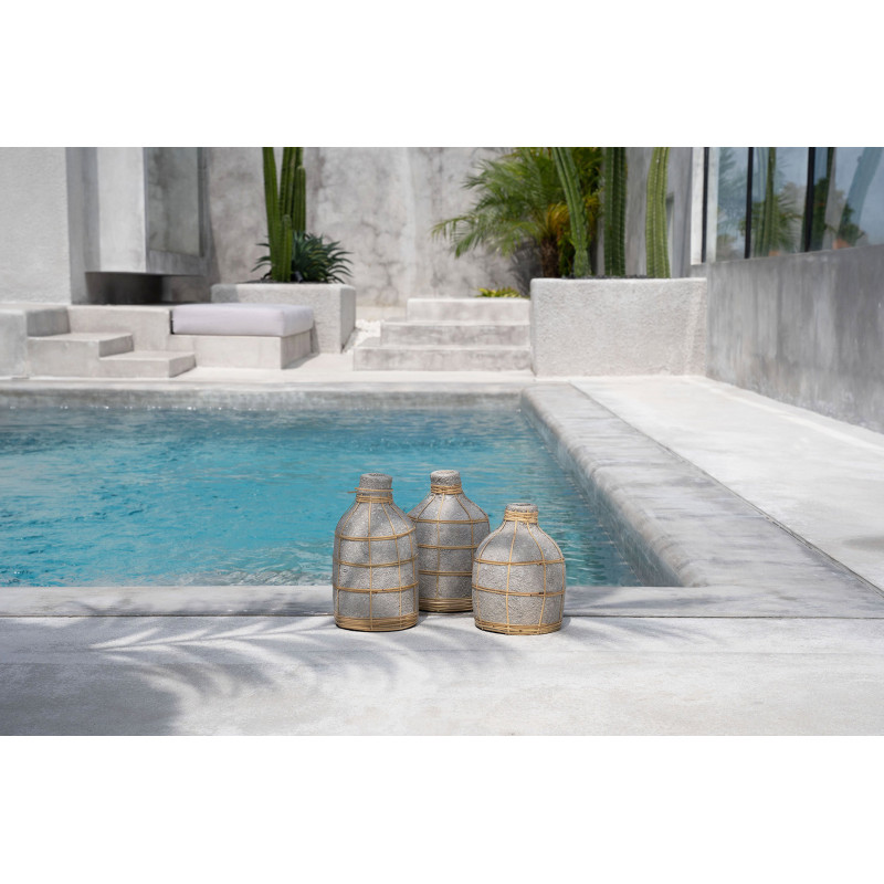 Vase Bouteille Hauteur 24 cm en Terre cuite Gris béton Raphia Naturel The Whoopy 