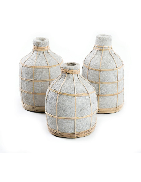 Vase Bouteille Hauteur 24 cm en Terre cuite Gris béton Raphia Naturel The Whoopy 