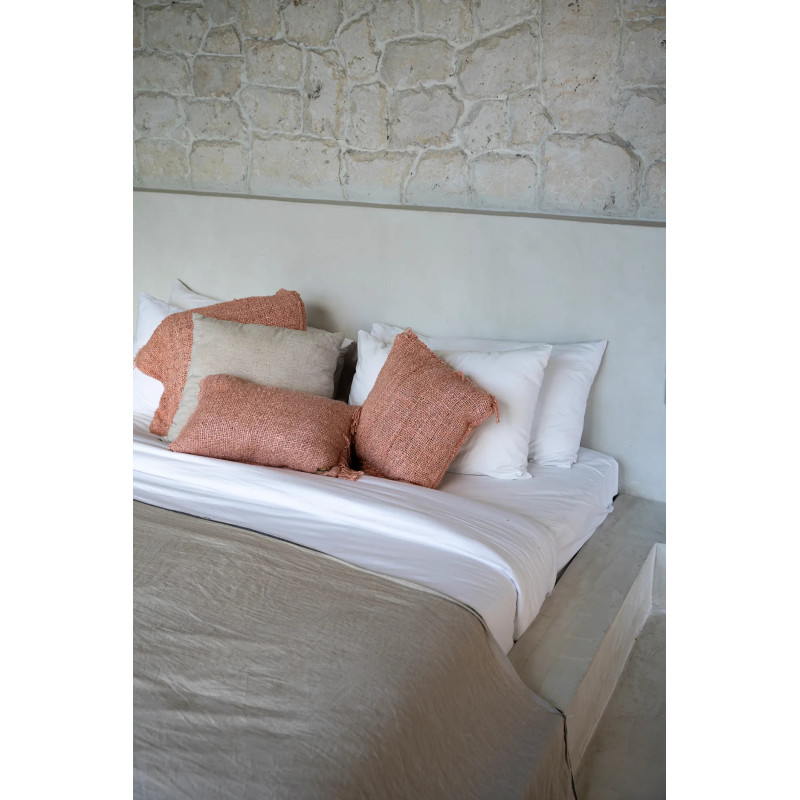 Housse de coussin Rectangulaire 50x30 en Coton Rose saumon avec franges The Oh My Gee 