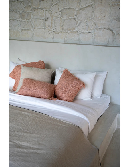 Housse de coussin Rectangulaire 50x30 en Coton Rose saumon avec franges The Oh My Gee 