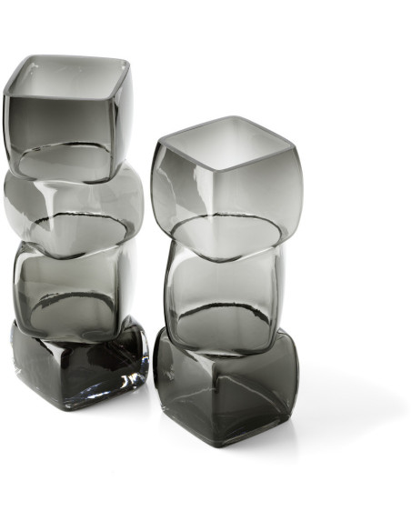 Vase design minimaliste Cubique H 27 cm Verre recyclé Gris foncé The Cubes 
