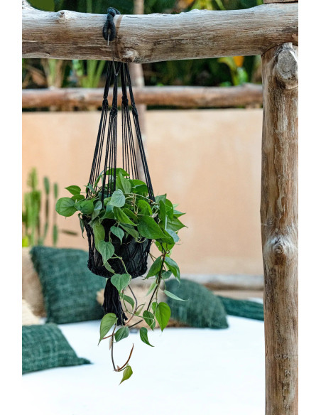Porte plante original à suspendre Macramé Diamètre 20 cm en Coton Noir The Macrame 