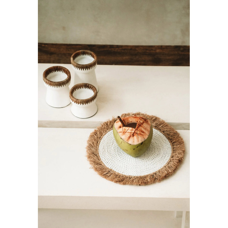 Bougeoir sur pied Rond Hauteur 12 cm en Terre cuite Blanc Raphia Naturel The Pretty 